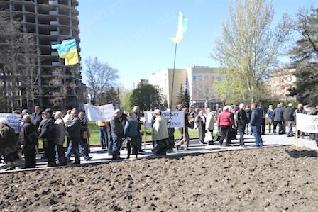 Свежие новости: Николаевскую ОГА пикетирую сразу несколько митингов