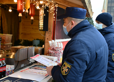 Фото новости: В Николаеве спасатели проинспектировали праздничный городок Свежие новости: В Николаеве спасатели проинспектировали праздничный городок
