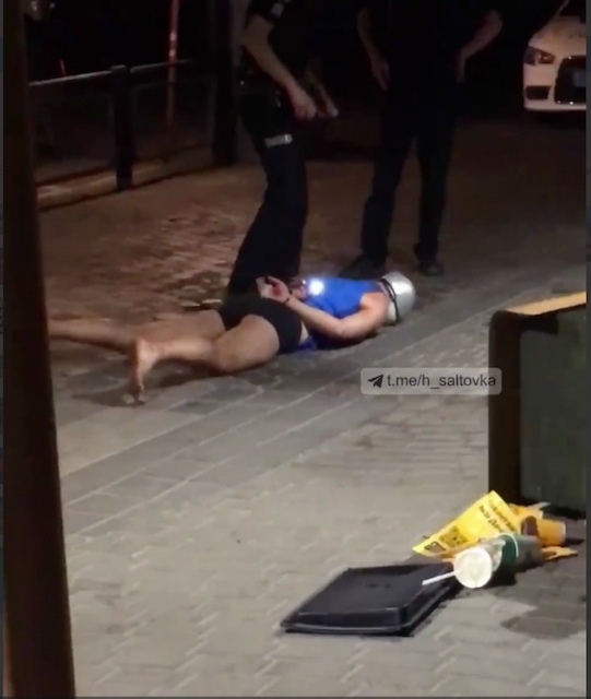 Свежие новости: Харьковчанин с кастрюлей на голове устроил погром в McDonald's