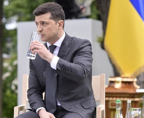 Фото новости: За месяц президентский рейтинг Зеленского упал еще на 5% Свежие новости: За месяц президентский рейтинг Зеленского упал еще на 5%