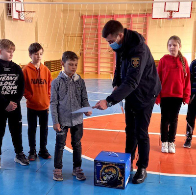 Свежие новости: В Первомайске наградили школьника, который спас провалившегося под лед первоклассника