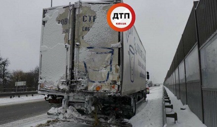 Свежие новости: Внаслідок ДТП під Києвом постраждали три людини