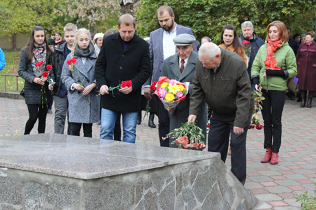 Фото новости: Вознесенці вшанували пам’ять героїв-визволителів Другої світової війни Свежие новости: Вознесенці вшанували пам’ять героїв-визволителів Другої світової війни