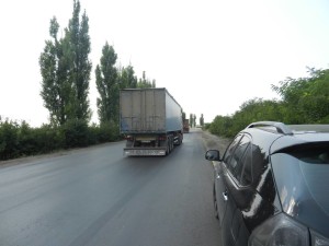 Свежие новости: Фуры продолжают, не смотря на жару, ездить по дорогам Николаевщины