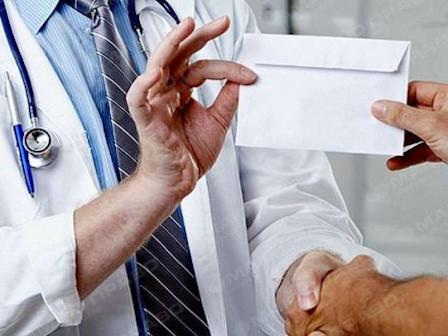 Свежие новости: В полиции и прокуратуре запутались, кого уличили во взятке в больнице на Николаевщине