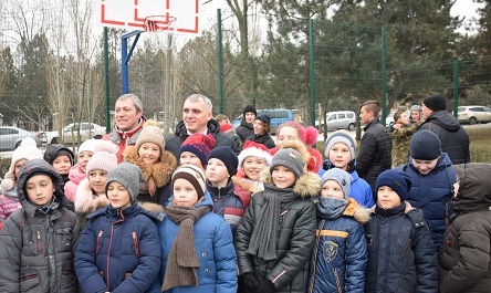 Свежие новости: В Николаеве торжественно открыли детскую игровую площадку