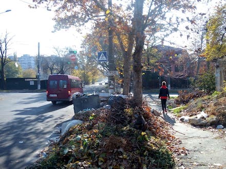 Свежие новости: В центре Николаева, на пересечении улиц, образовалась мусорная свалка