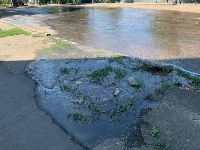 Свежие новости: В центре Николаева прорвало канализацию