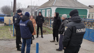 Фото новости: Двох жителів Миколаївщині піймали на «продажі» неіснуючих товарів волонтерам та військовим Свежие новости: Двох жителів Миколаївщині піймали на «продажі» неіснуючих товарів волонтерам та військовим