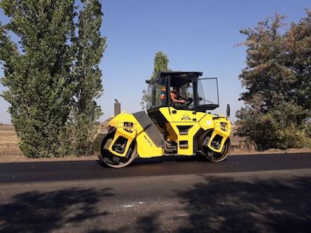 Свежие новости: Дорожники, ремонтирующие снигиревскую трассу, потеряли несколько часов работы, ожидая поставку топлива