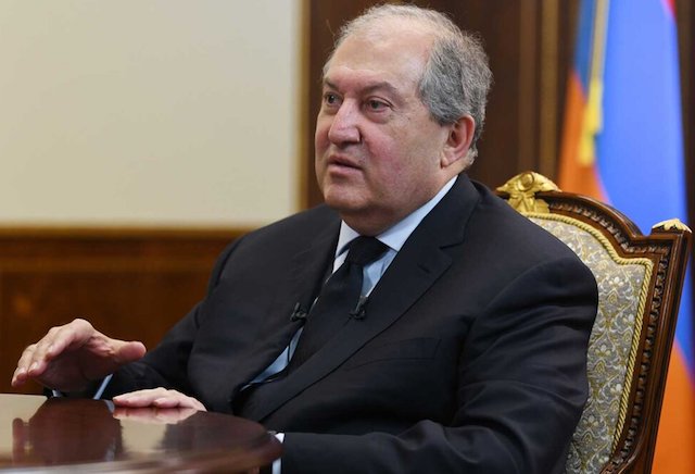 Свежие новости: Президент Армении отказался увольнять начальника Генштаба Вооруженных сил