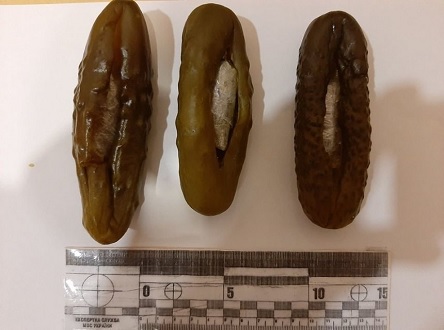 Свежие новости: Николаевец попытался передать заключенному наркотики в солёных огурцах