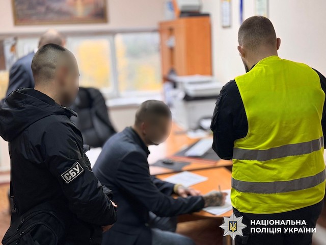 Фото новости: У Південноукраїнську поліція та СБУ затримали чоловіка за виправдовування російської агресії Свежие новости: У Південноукраїнську поліція та СБУ затримали чоловіка за виправдовування російської агресії