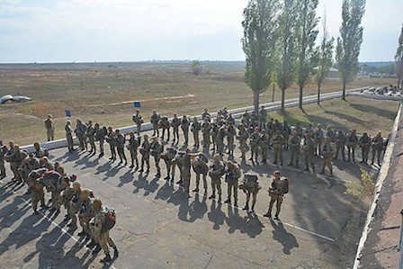 Свежие новости: Николаевские десантники прыгали с парашютом с вертолета МИ-8 на скорости 140 км/ч