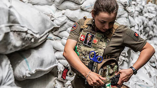 Свежие новости: Медикам на прифронтових територіях та в зоні бойових дій підвищать зарплату, – Кабмін