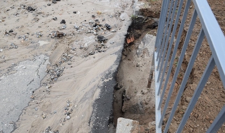 Свежие новости: В Николаеве дорога провалилась под землю