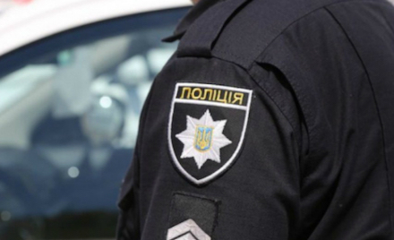 Свежие новости: В Николаеве женщина припарковалась на ступеньках дома