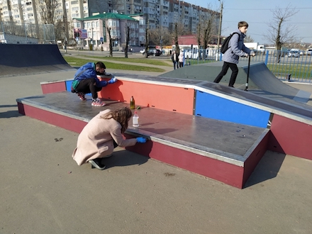 Свежие новости: Подростки в Николаеве закрасили свои «художества» в скейтпарке