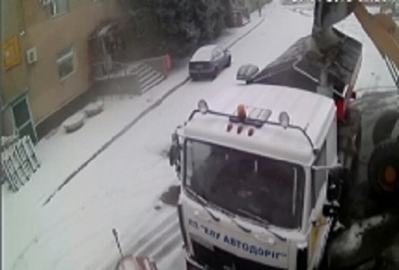 Свежие новости: На дороги Николаева с утра высыпали 32 тонны соли