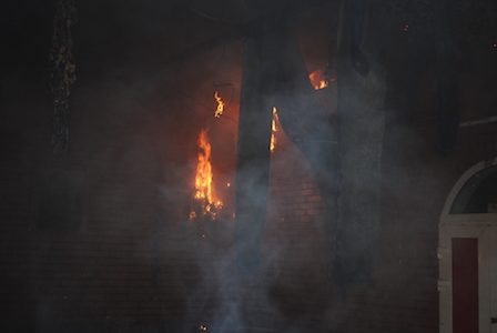 Свежие новости: В Николаеве горело кафе «Наполеон»