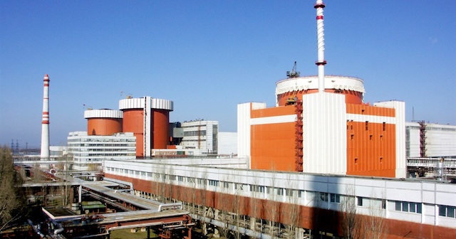 Свежие новости: Три українські АЕС зменшили потужність через останні атаки