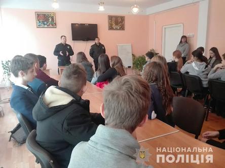 Свежие новости: Поліцейські розповіли підліткам, як розпізнати та справлятися з суїцидальними проявами