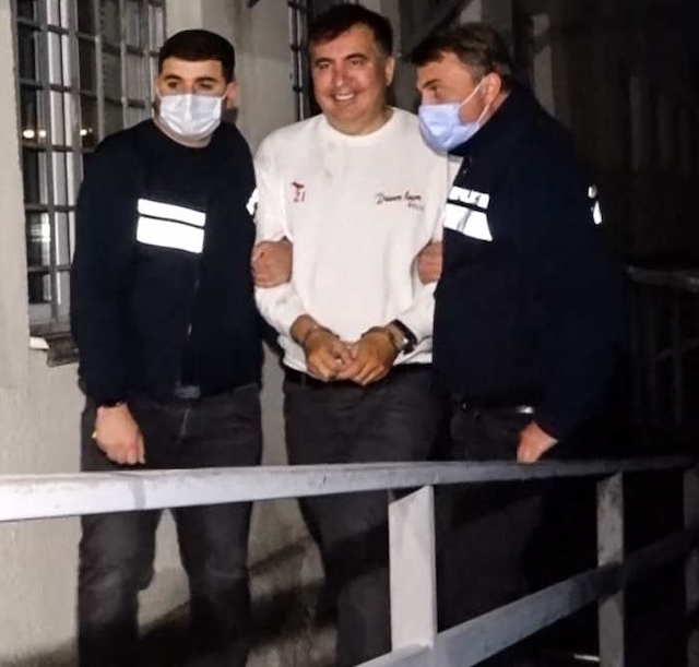 Свежие новости: Грузинские врачи заявили, что состояние Саакашвили критическое, и требуют перевести его в больницу