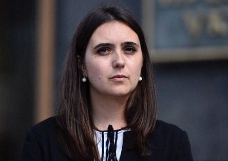 Свежие новости: Казус: После полутора минут видео Мендель поняла, что снимает Зеленского в Давосе боком и перевернула телефон