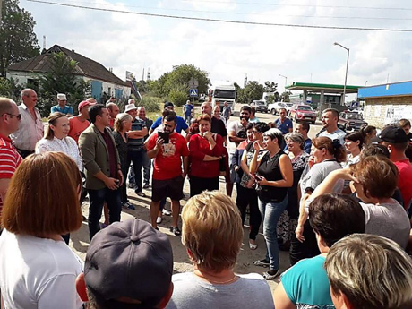 Свежие новости: К протестующим на трассе Н-14 на Еланеччине прибыли представители областной власти