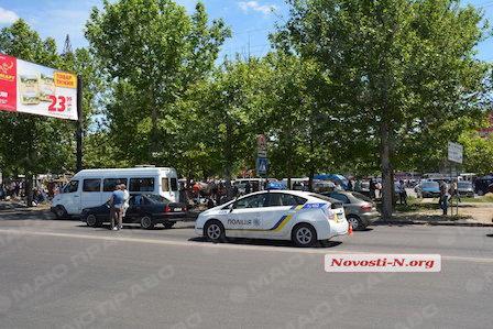 Фото новости: В Николаеве возле автовокзала «Опель» сбил пешехода на переходе Свежие новости: В Николаеве возле автовокзала «Опель» сбил пешехода на переходе