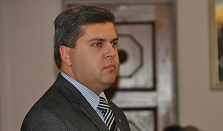 Свежие новости: ВИДЕО:Палько не считает себя виноватым в том, что Департамент ЖКХ позволил предпринимателю обрезать ели на Адмиральской