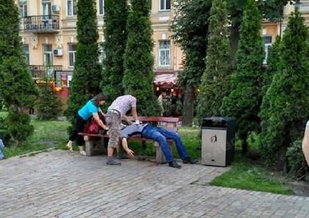 Свежие новости: Жуткое убийство: мужчину зарезали в центре Киева