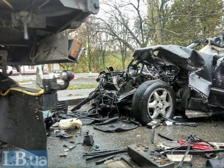 Свежие новости: В Киеве 22-летний водитель Mercedes, участвуя в гонках на дороге, разбился насмерть