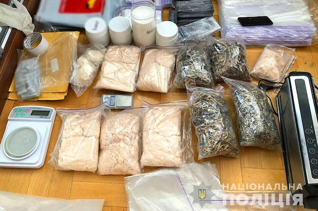 Свежие новости: Нацполіція провела обшуки в трьох областях і вилучила у ОЗГ наркотиків на ₴25 мільйонів