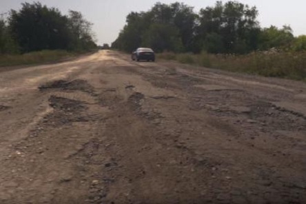 Свежие новости: Польские блогеры назвали трассу в Николаевской области «худшей в мире»