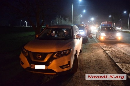 Фото новости: ВИДЕО: Под Николаевом полиция с погоней задержала грузинских воров, ограбивших автомобиль Свежие новости: ВИДЕО: Под Николаевом полиция с погоней задержала грузинских воров, ограбивших автомобиль