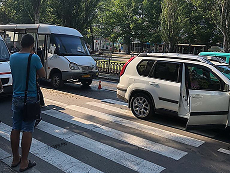 Свежие новости: В Николаеве на Центральном проспекте столкнулись «маршрутка» и кроссовер – пострадали пять человек