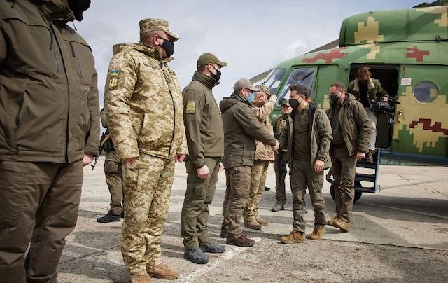 Фото новости: Зеленский об обострении на Донбассе: активизировались вражеские снайперы Свежие новости: Зеленский об обострении на Донбассе: активизировались вражеские снайперы