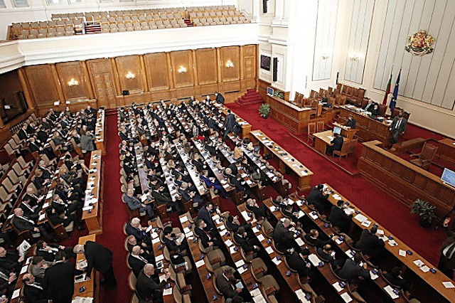Фото новости: Болгария будет ремонтировать украинскую военную технику, но оружием не поделится Свежие новости: Болгария будет ремонтировать украинскую военную технику, но оружием не поделится