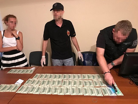 Свежие новости: Одесский чиновник попалась на крупной взятке