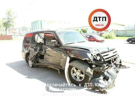 Свежие новости: В метре от коляски с ребенком: на Киевщине водитель под наркотиками снес 30 метров ограждения