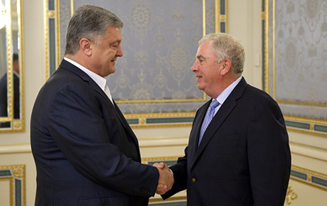 Свежие новости: Порошенко обсудил с генералом США усиление помощи ВСУ