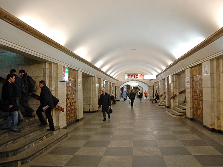 Свежие новости: В столичном метро пьяный мужчина заснул между рельсами