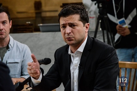 Свежие новости: ВИДЕО: Можно уже отвечу? - Зеленский шесть раз перебил журналиста, пока тот задавал вопрос о знакомых президента во власти