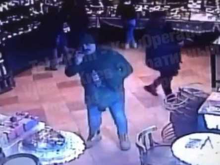 Фото новости: В Киеве вор украл из кафе коробку с пожертвованиями для больных детей Свежие новости: В Киеве вор украл из кафе коробку с пожертвованиями для больных детей