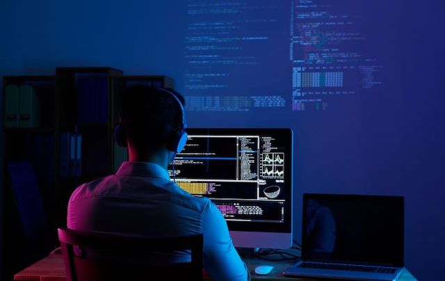 Свежие новости: Украинцы из-за кибератак могут остаться без света, тепла и денег, - Reuters