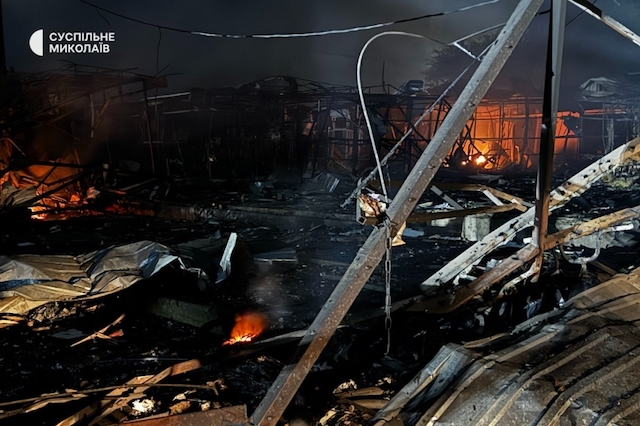 Фото новости: З'явилися перші фото наслідків нічного удару по Миколаєву Свежие новости: З'явилися перші фото наслідків нічного удару по Миколаєву
