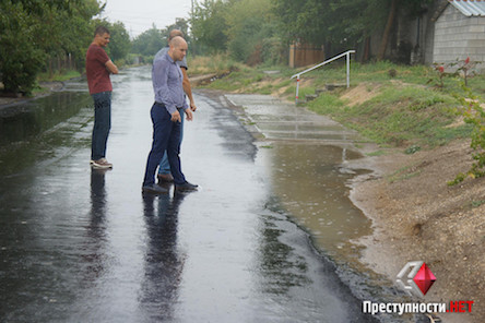 Свежие новости: Подрядчик, ремонтирующий за один миллион гривен дорогу в Соляных, заявил, что работы еще не завершены