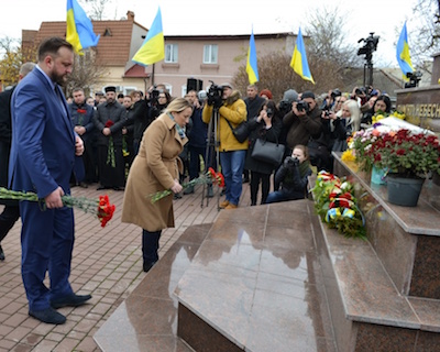 Свежие новости: Николаевцы отметили День достоинства и свободы, собравшись у памятника Героям Небесной сотни