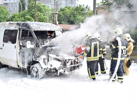 Свежие новости: У Миколаєві вогнеборці ліквідували пожежу автомобіля